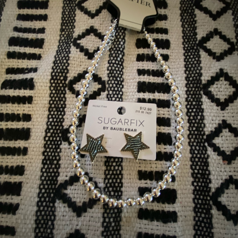 COSTUME JEWELRY SET OF EARRINGS AND NECKLACE